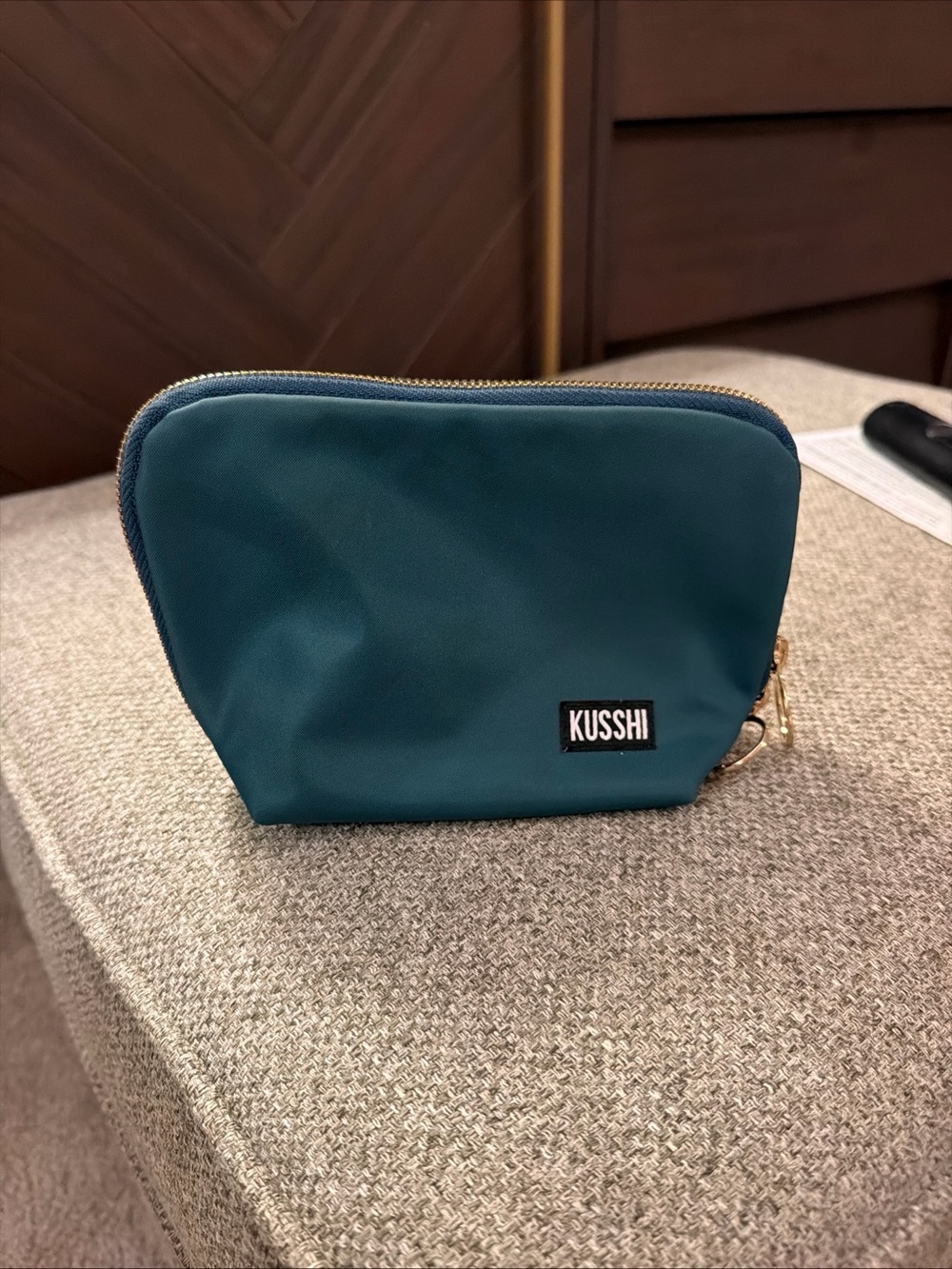 KUSSHI Everyday Makeup Bag – Turquoise Blue / Pink Interior